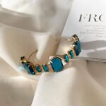 Bracelete Folheado Dourado Pedras de Chaton Retangulares Azul Turquesa